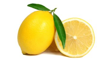 “خطأ فادح وخطير”…إحذر لا تخلط الليمون بهذا المشروب أبدا مهما حدث!